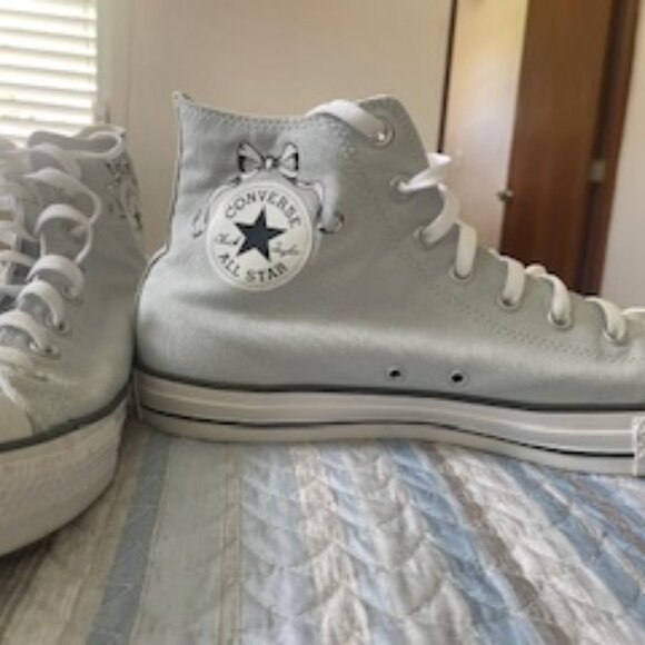 NEVER USED Men's Baby blue, white bow Converse - Picture 2 of 3